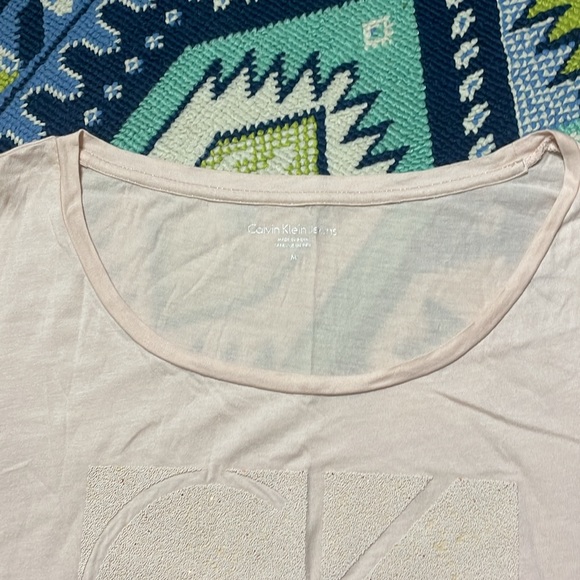 Calvin Klein Blush pink textured graphic tee - Picture 5 of 7